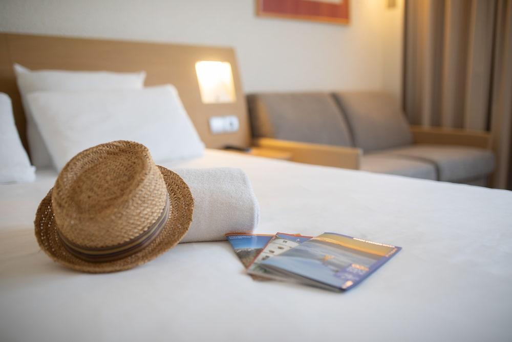 โนโวเทล เฌเนฟแอร์พอร์ต ฝรั่งเศส Hotel เฟอร์เนย์-โวลแตร์ ภายนอก รูปภาพ