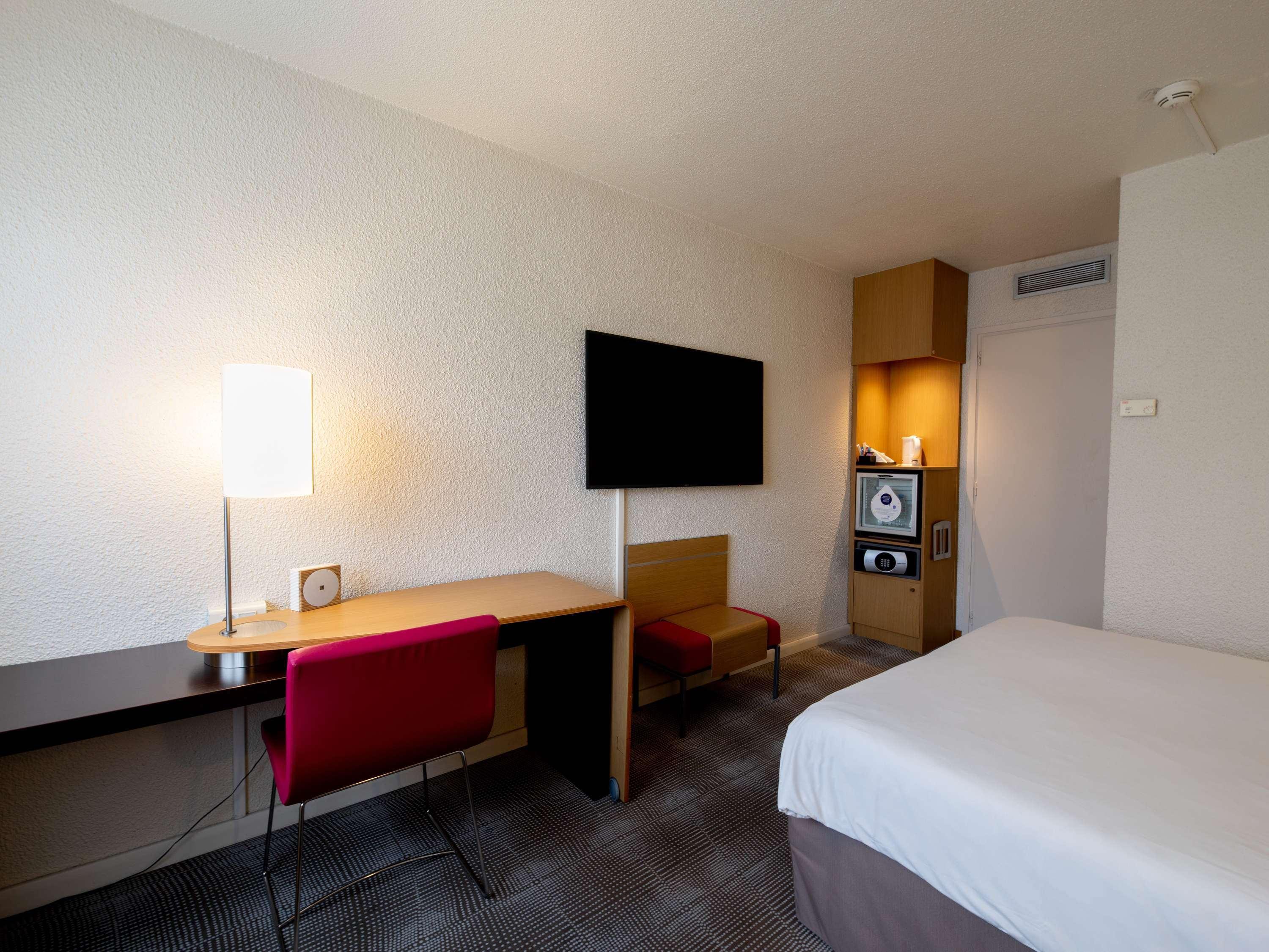 โนโวเทล เฌเนฟแอร์พอร์ต ฝรั่งเศส Hotel เฟอร์เนย์-โวลแตร์ ภายนอก รูปภาพ